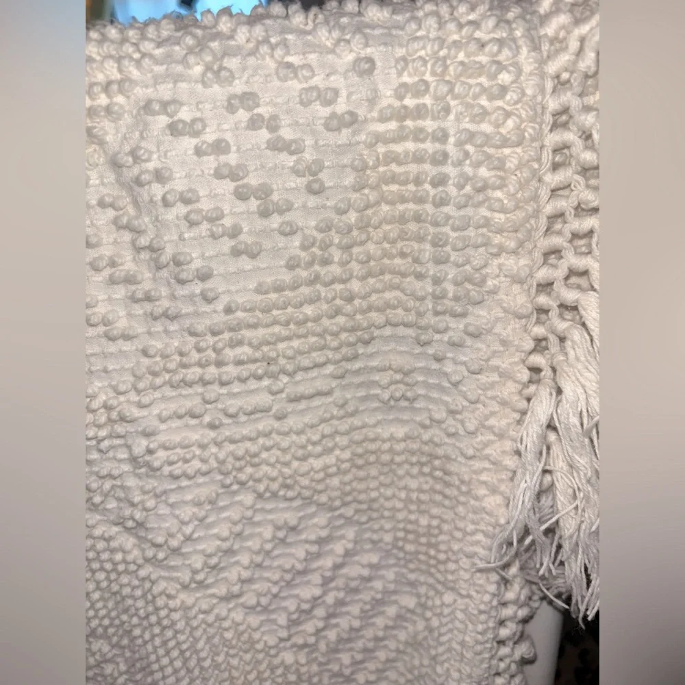 Vintage White Chenille Hobnail/tufts bedspread